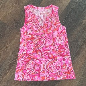 Lilly Pulitzer sleeveless Essie shirt in a tropical pink print 💕🌺